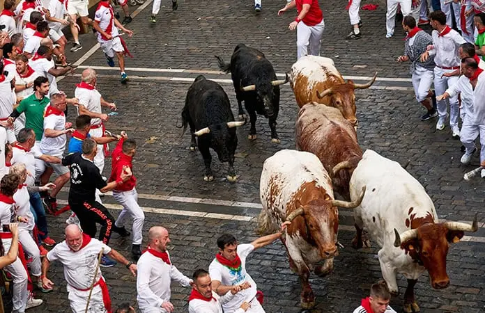 Celebra Pamplona primer encierro
