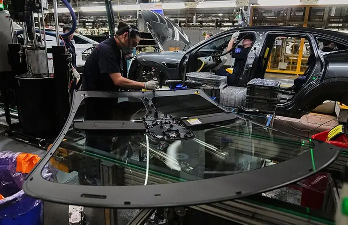 Sube producción de autos 4.89%