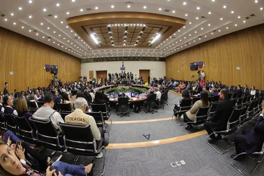 Protesta ciudadana en sede del TEPJF por irregularidades en elección judicial