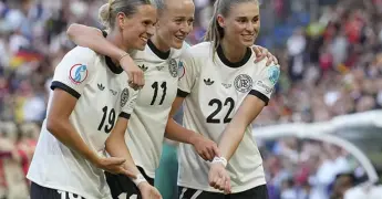 Alemania y Suecia ganan y avanzan