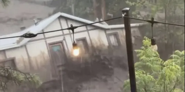 Casa es arrastrada por inundaciones en Nuevo México