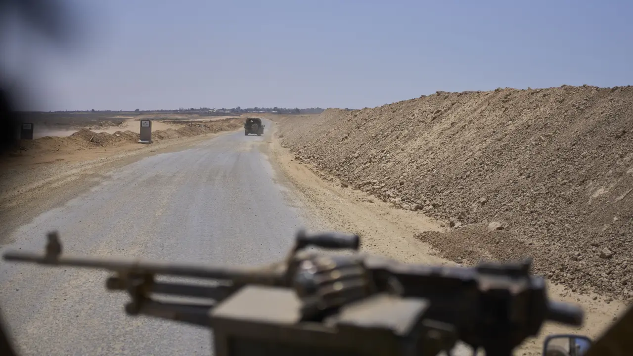 Israel insiste en mantener tropas en Gaza, complicando negociaciones con Hamás