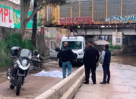 Ciclista muere al caer en el río Españita