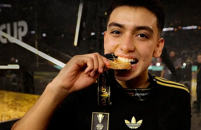 Gilberto Mora emocionan a los aficionados de las Águilas