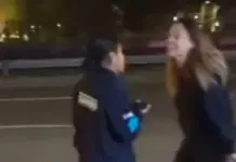 Lo hizo otra vez: Lady Racista es exhibida agrediendo a mujer policía Lo hizo otra vez: Lady Racista es exhibida agrediendo a mujer policía