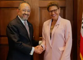 Cónsul de México en Los Ángeles se reúne con alcaldesa Karen Bass