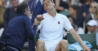 Sinner cancela práctica tras lesionarse el codo