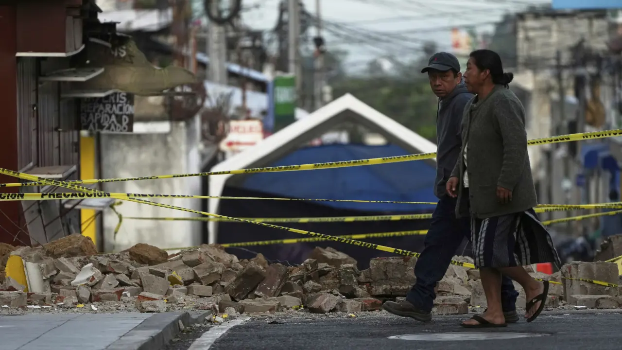Cinco muertos y temor dejan en Guatemala más de 190 sismos