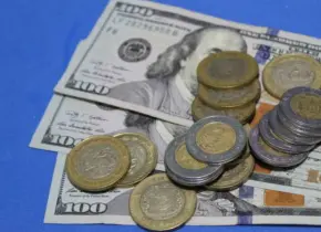 Peso se recupera frente al dólar tras publicación de minutas
