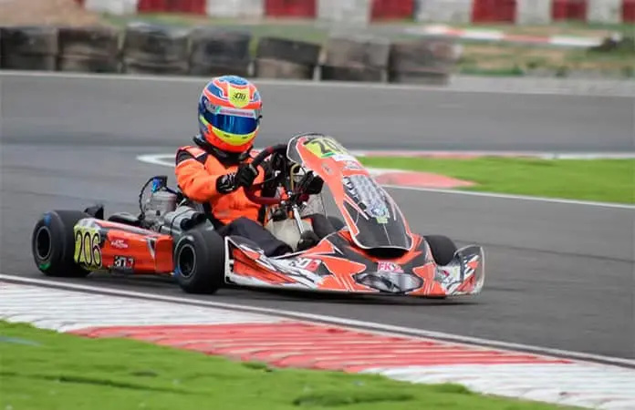 Oscar Bores logra su primer podio en kart