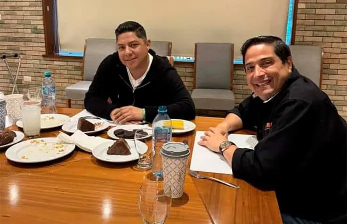 Aparecen de izquierda a derecha: Ricardo Gallardo Cardona y Jose Luis Romero Calzada