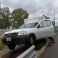 Vehículo se sale del camino en el puente del Circuito Potosí