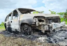 Galería | Fuego reduce camioneta a chatarra en la Valles-Mante