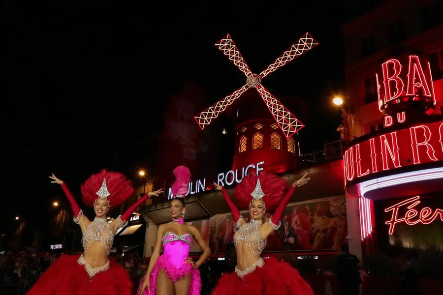 El Moulin Rouge vuelve a la vida con sus palas giratorias