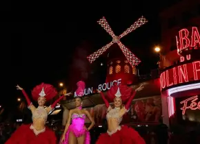 El Moulin Rouge vuelve a la vida con sus palas giratorias