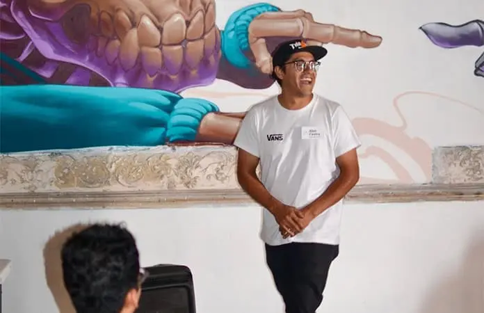 Alan Castro explora la cultura pop