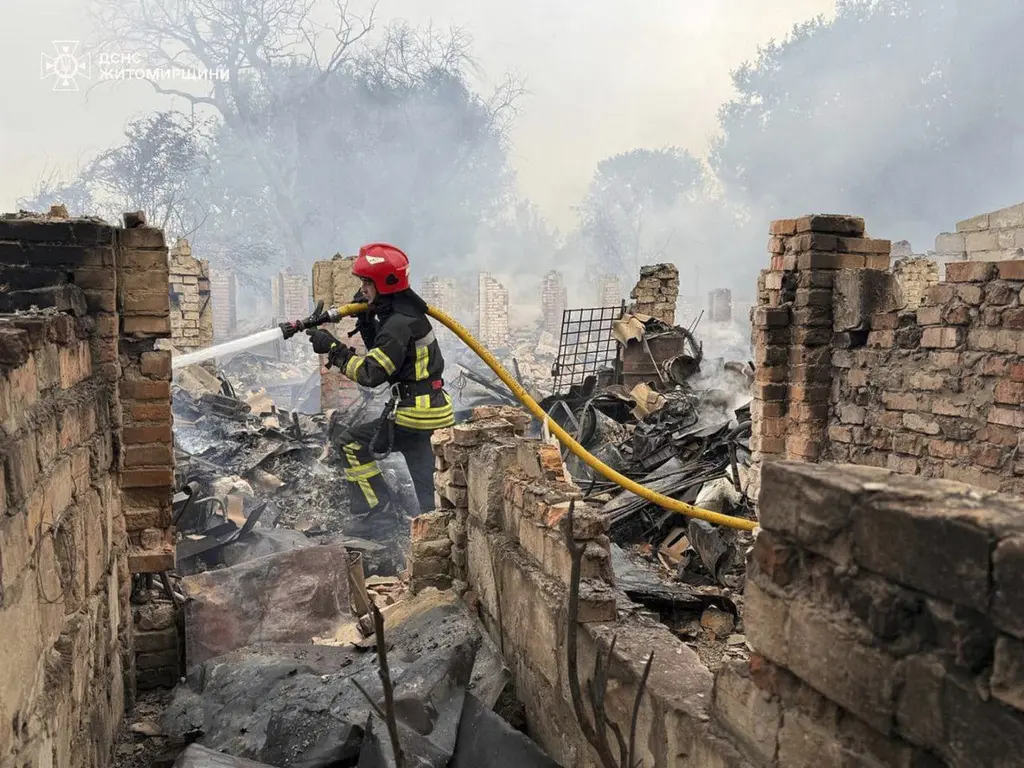 Impactante ataque nocturno en Kiev deja dos muertos