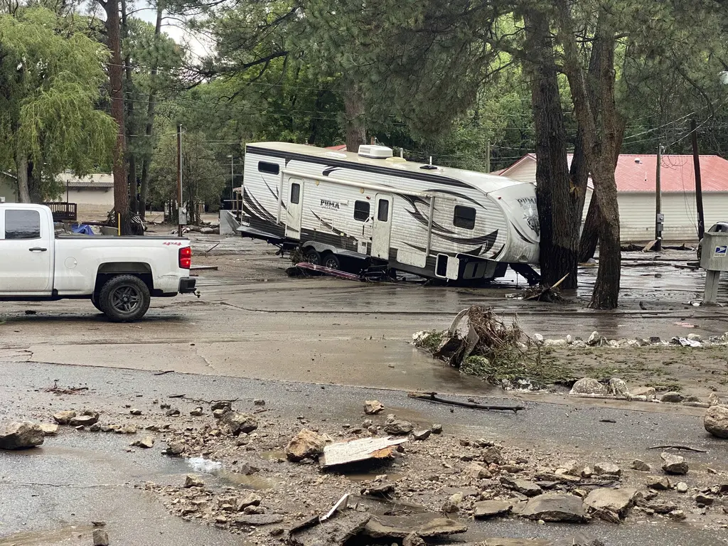 Más de 200 casas dañadas por inundación en Nuevo México