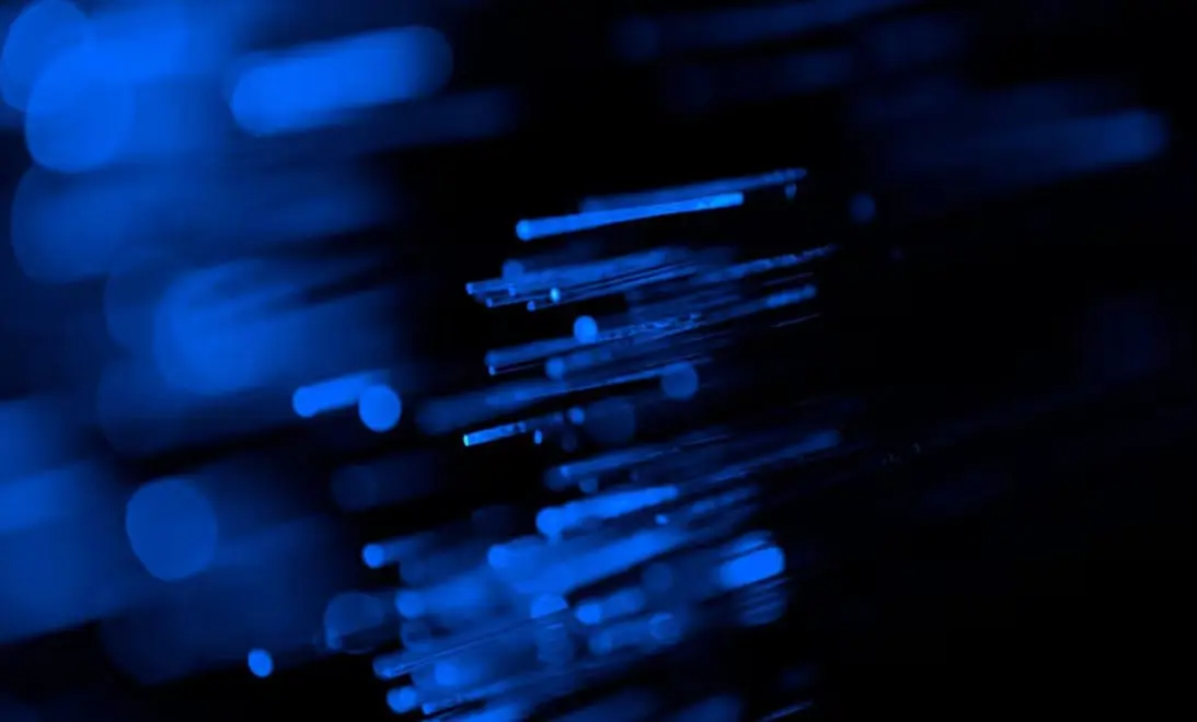 Japón rompe récord mundial de internet: 1,02 petabits por segundo en fibra óptica