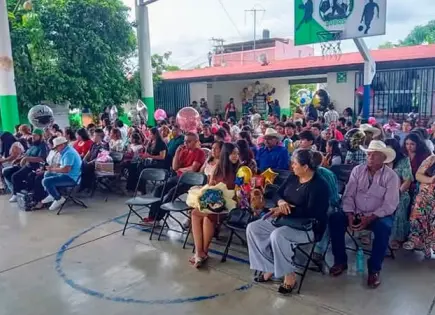 Concluyen su educación básica alumnos de la López Mateos