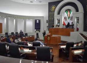 Badillo retrasa sesión de la Permanente; acompañaba al gobernador