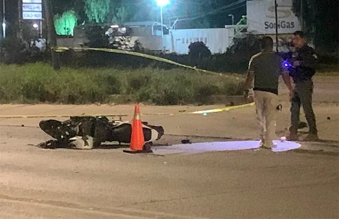 Hombre en moto fallece arrollado en carretera ’57