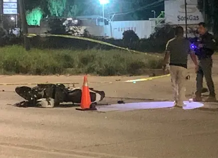 Hombre en moto fallece arrollado en carretera ’57