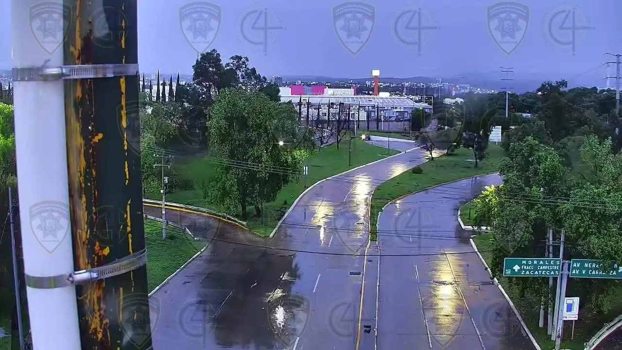 Mantienen cierres viales tras lluvia nocturna en la capital