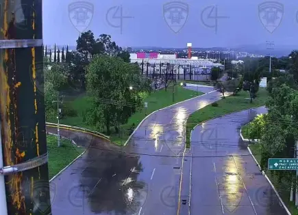 Cierran vialidades en SLP por lluvias nocturnas