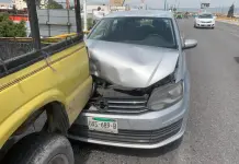 Fotos | Se estrella con veh&iacute;culo descompuesto en puente