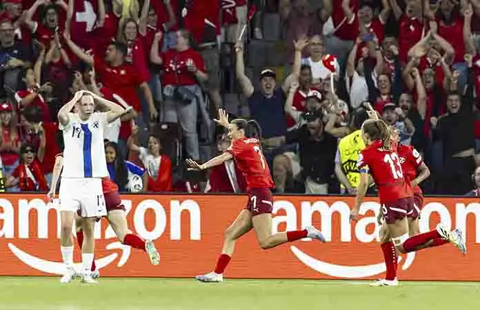 Suiza logra gol tardío y empata con Finlandia