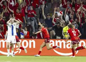 Suiza logra gol tardío y empata con Finlandia