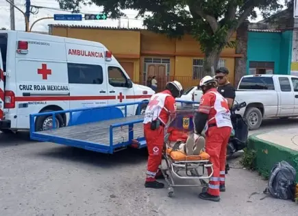 Choca motociclista en céntrico crucero
