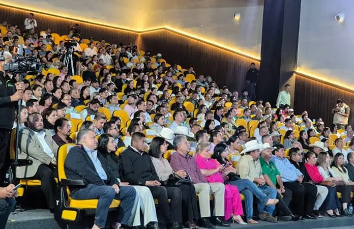 Funcionarios municipales cumplen con su certificación