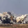 Gazatíes, hacinados en la costa