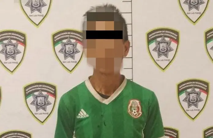 Sujeto golpea a su tía en Los Magueyes
