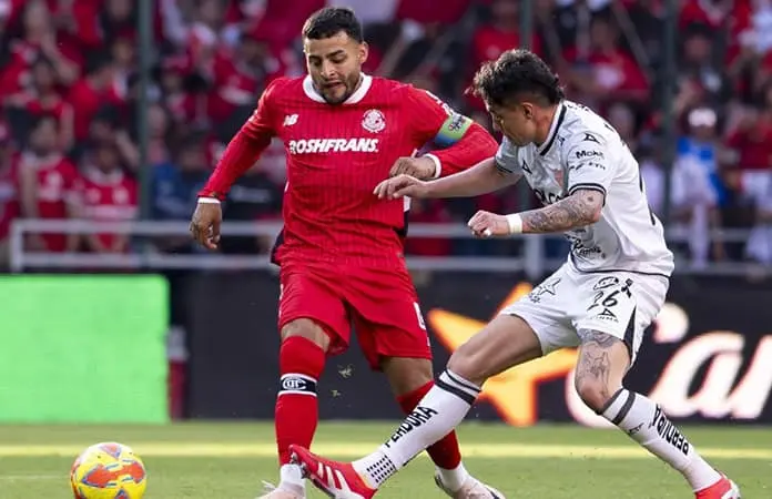 Toluca estrena su corona ante Necaxa