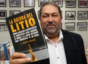 Escritor J. Jesús Lemus:"Tenemos un gran discurso y corrupción en torno al litio"