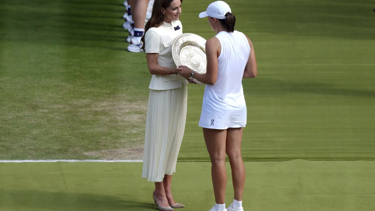 La Princesa de Gales entrega trofeo a la campeona de Wimbledon