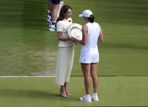 La Princesa de Gales entrega trofeo a la campeona de Wimbledon