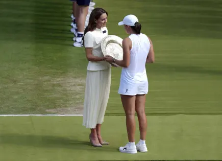 La Princesa de Gales entrega trofeo a la campeona de Wimbledon