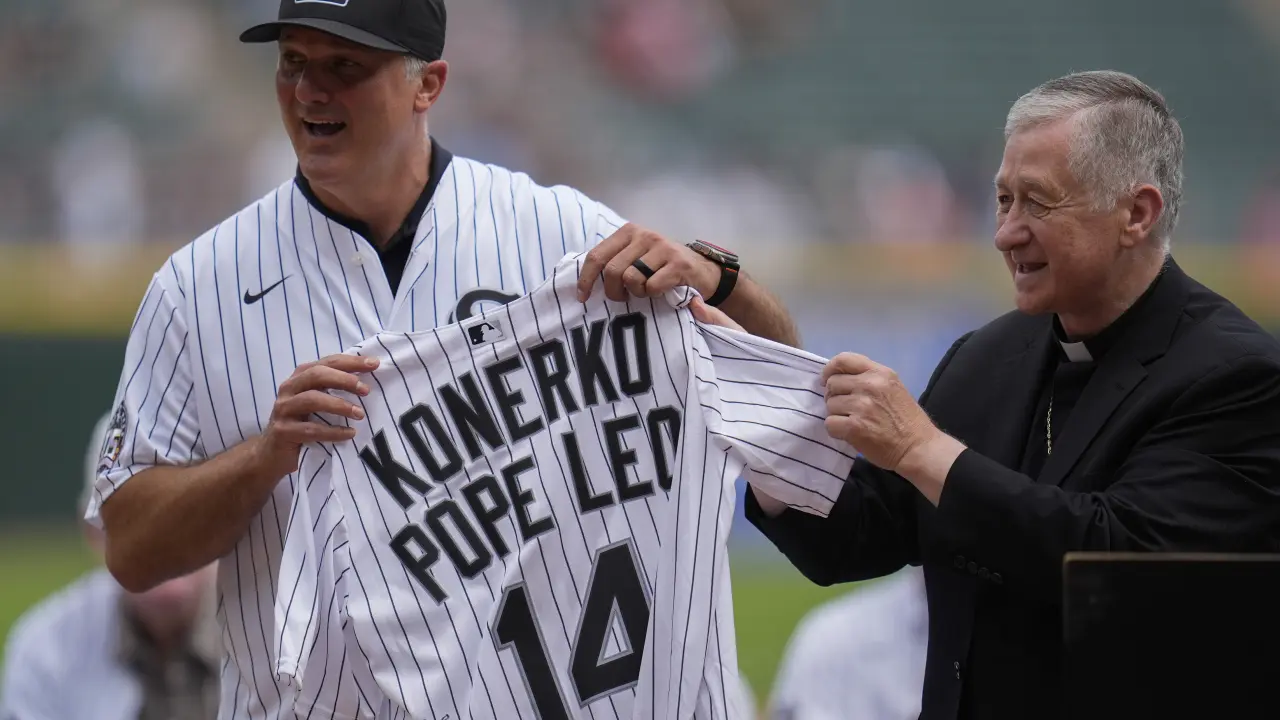 Medias Blancas Conmemoran 20º Aniversario de la Serie Mundial 2005 con Regalo del Papa León XIV