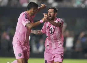 Lionel Messi anota doblete y guía a Inter Miami sobre Nashville en la MLS