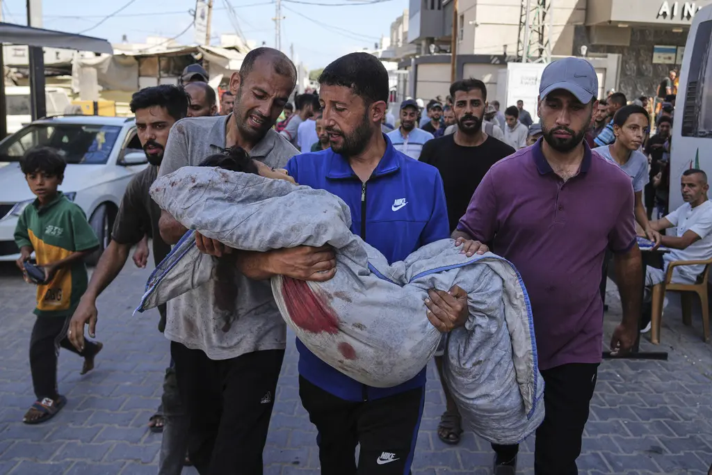 Ataques israelíes en Franja de Gaza dejan al menos 32 muertos, incluidos niños