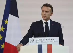Macron anuncia aumento de 6.500 millones en gasto militar por amenazas en Europa