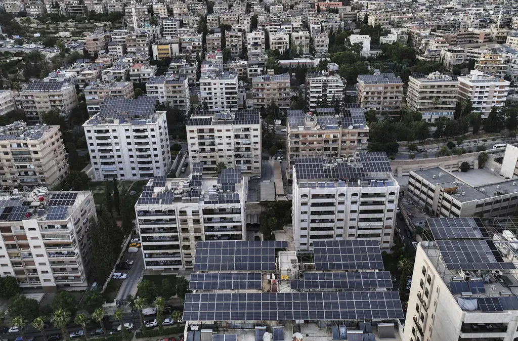 Siria avanza hacia la energía renovable con paneles solares