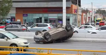 Aparatosa carambola en la avenida Salvador Nava