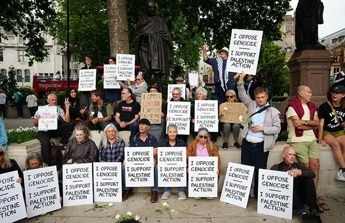 Arrestan a 70 en protestas en RU