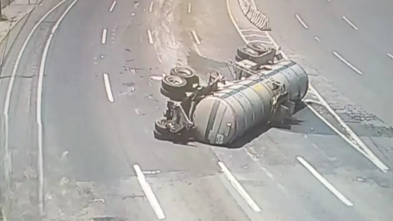 Fuga de válvula en pipa provoca emergencia en autopista