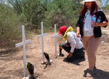 Encuentran tres fosas así como 200 prendas